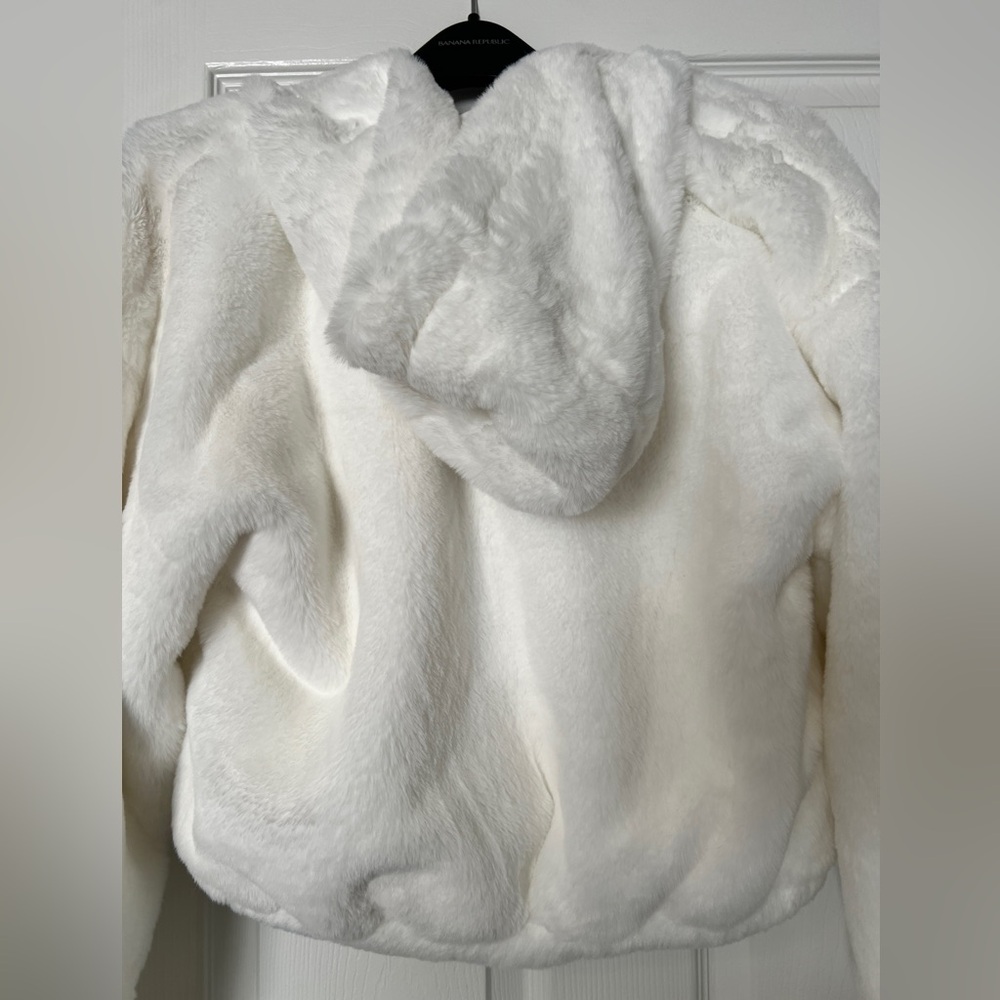 **Beautiful White Faux Fur Small Hooded Zipper Jacket** - Picture 5 of 7